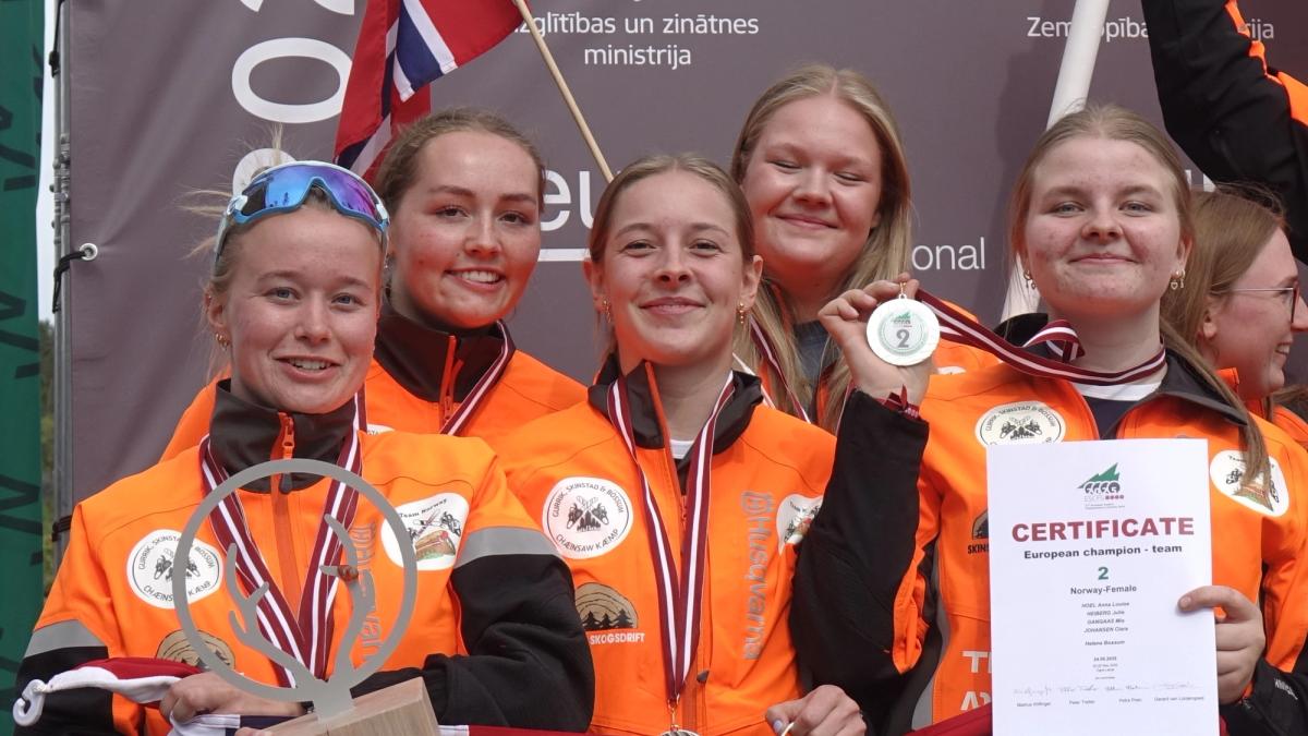 Jentelandslaget med medaljer