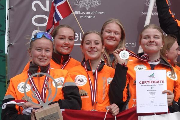 Jentelandslaget med medaljer