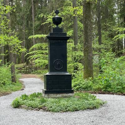 En minnebauta i Tomb-parken.