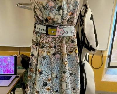 Mønstrete -blomstrete kjole.